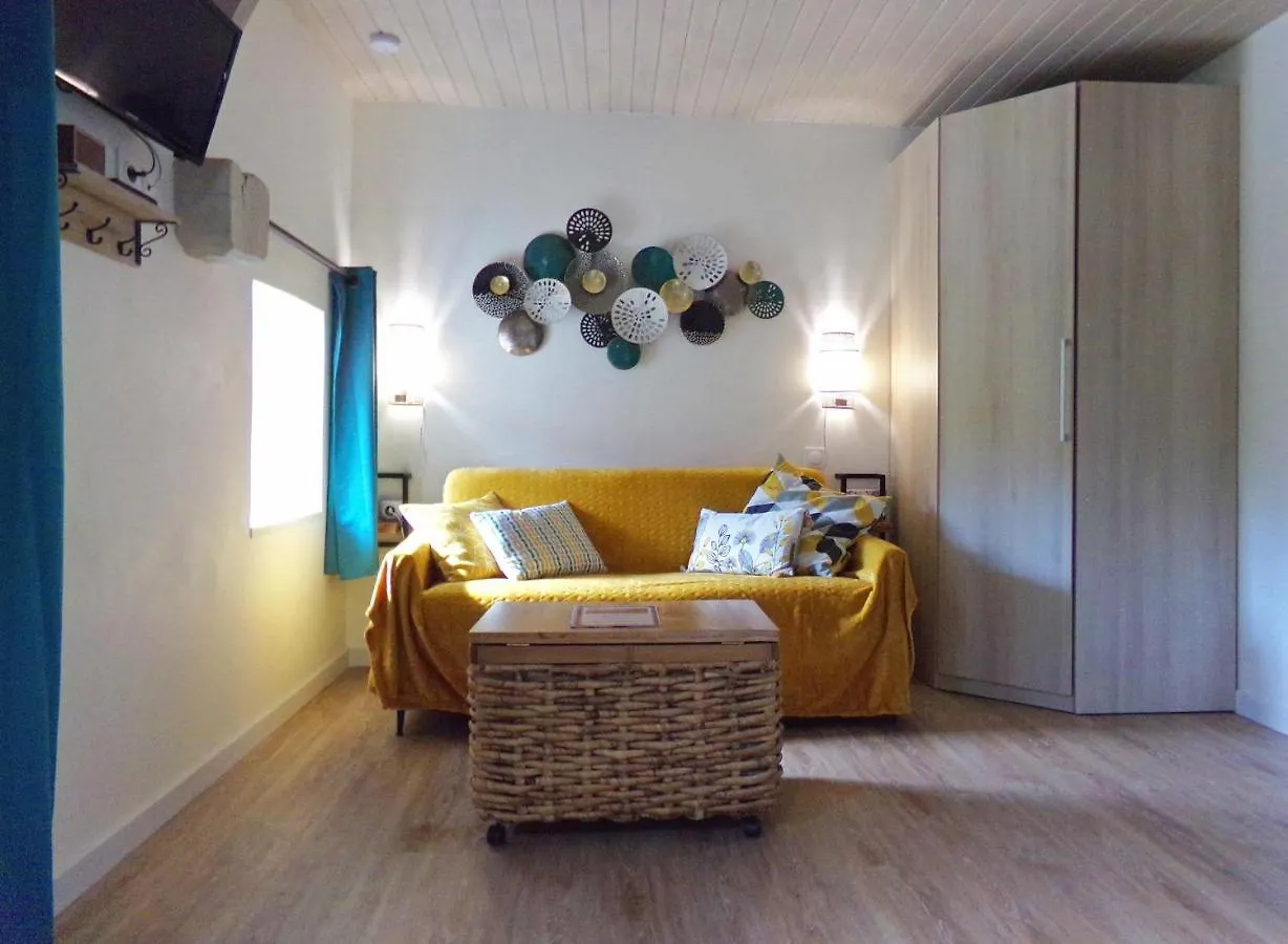 Studio Alya, Mini-Gite En Campagne De Lizio France